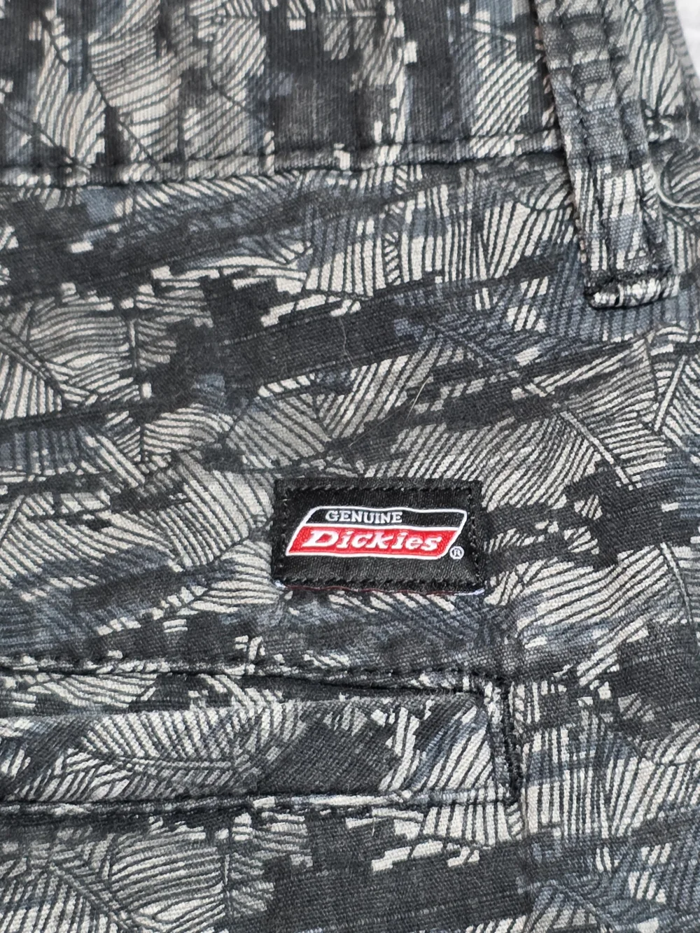Men's Patterned Flat-Front Cotton Shorts in Black and Gray